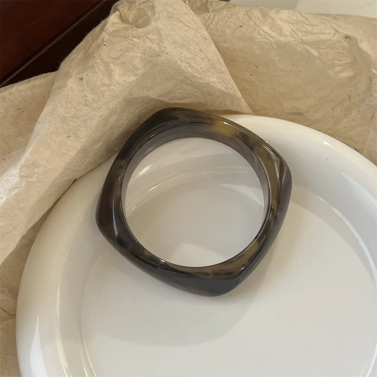 Exaggerated Polygonal Translucent Crude Thick Bangles for Women Retro Design Acrylic Charm Bracelet Ladies Fashion Jewelry Gifts