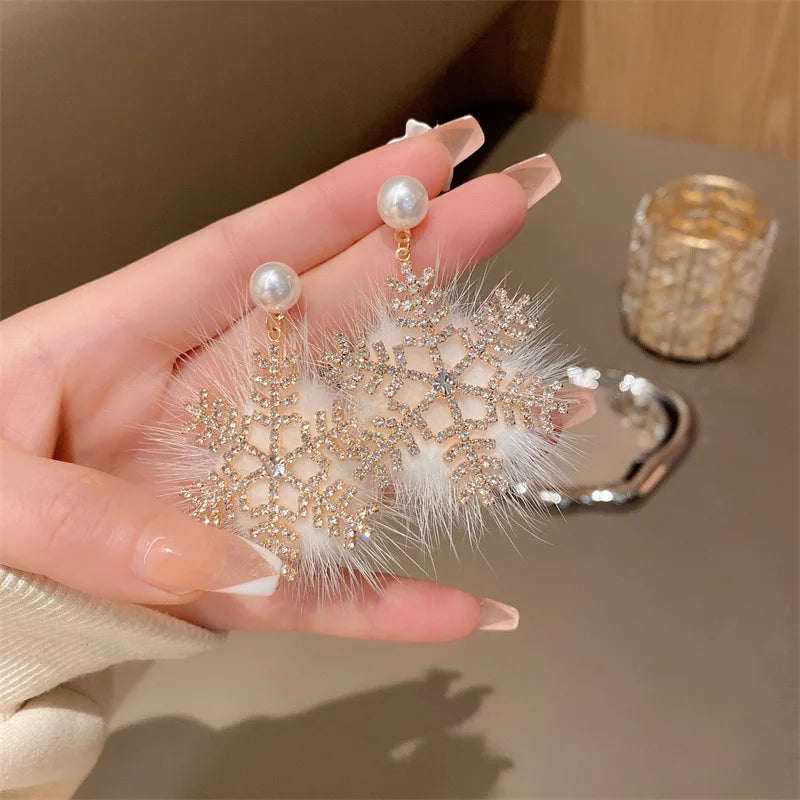 2024 New Trend Christmas Element Earrings Temperament Senior Zircon Pearl Snowflake Earring Princess Wind