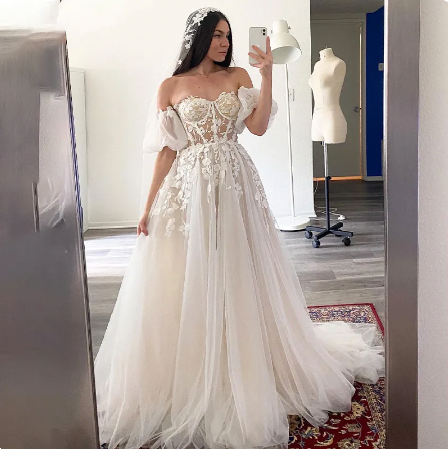White Bridesmaid Dresses: Wedding Dresses Champagne Liner Tulle Appliques