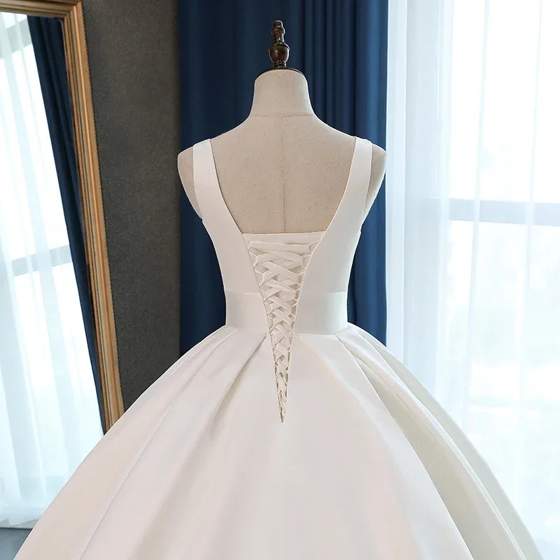 White Bridesmaid Dresses: Elegant Wedding Dress Corset Long Train