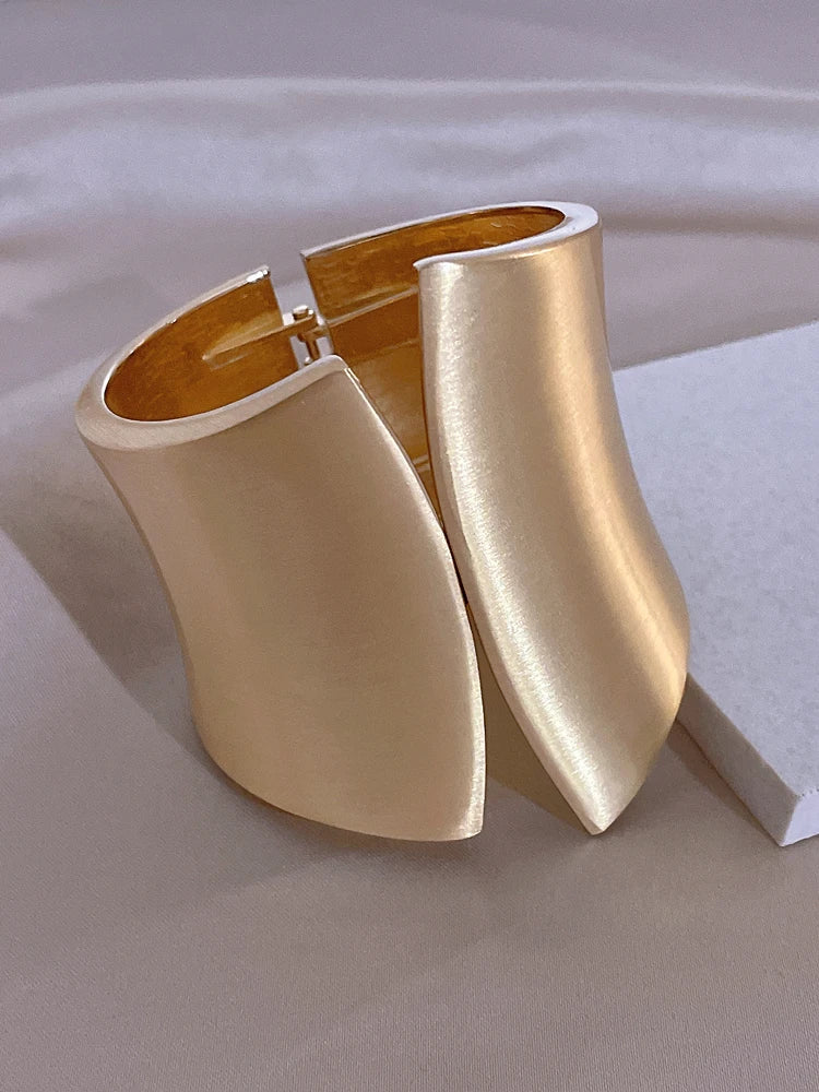 Exaggerated Chunky Heavy Metal Bracelet Bangle for Women Punk Goth Irregular Wide Gold Color Open Bracelet Party Jewelry Bijoux