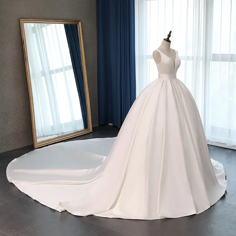 White Bridesmaid Dresses: Elegant Wedding Dress Corset Long Train