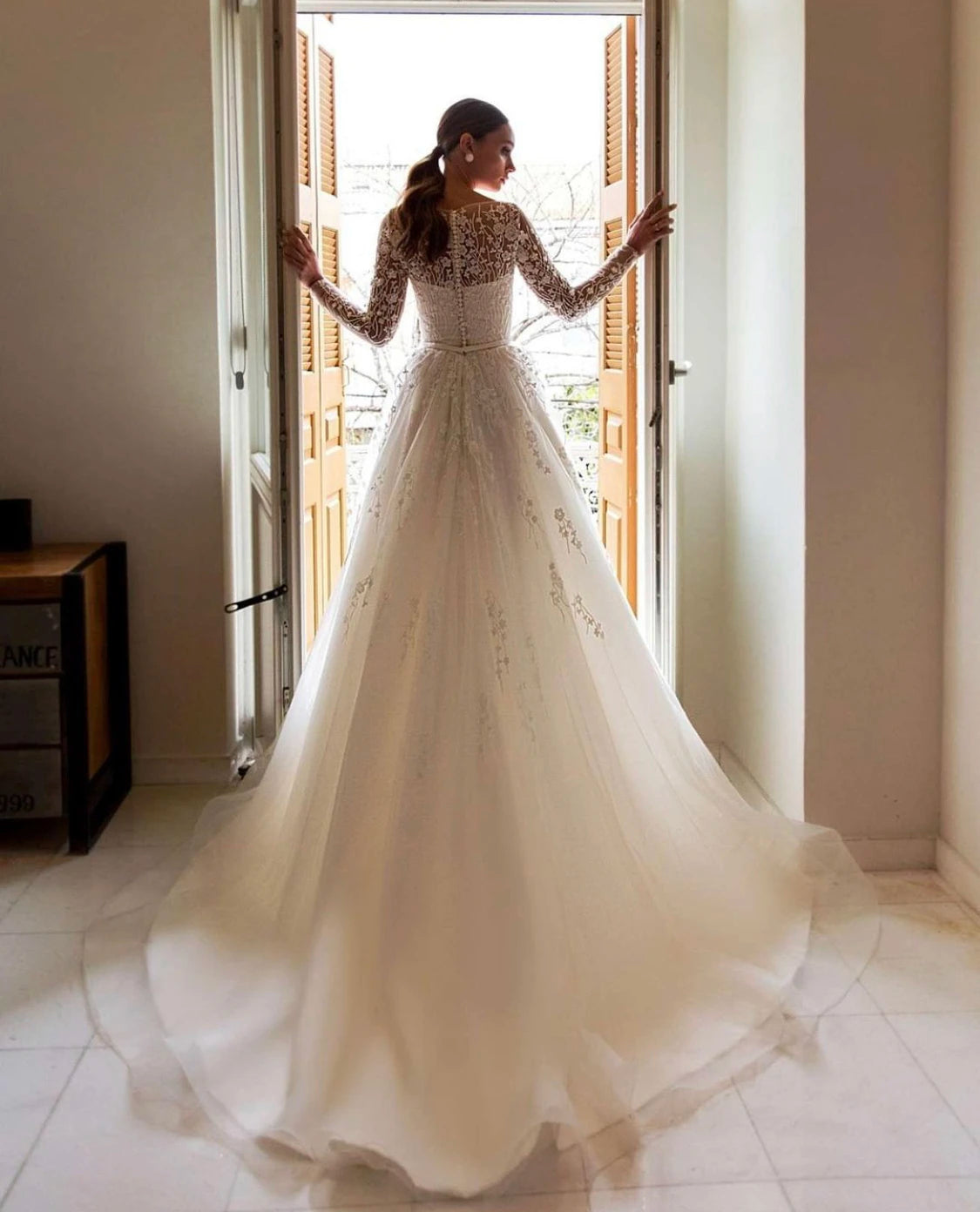White Bridesmaid Dresses: A-line Champagne Tulle Wedding Dress Long Sleeve V-neck
