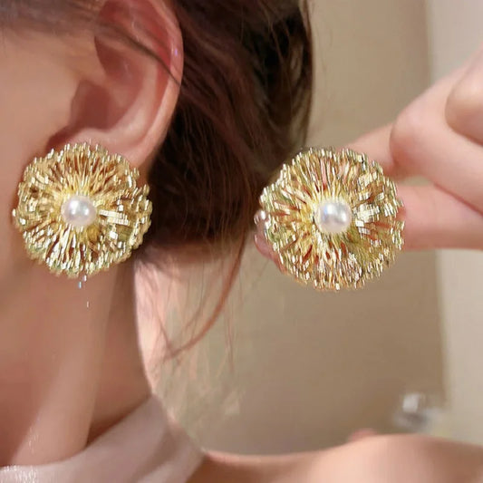 Exaggerated Metal Flowers Pearl Stud Earrings For Women Fashion Gold Color Hollow Round Temperament Earrings Jewelry Party Gifts