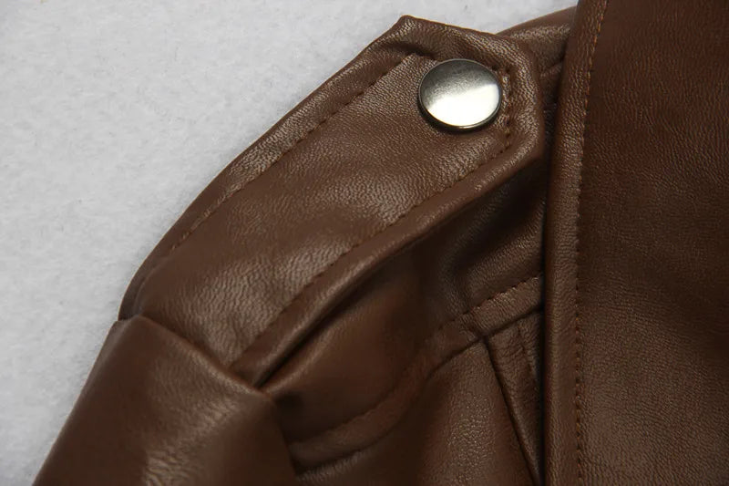Deepening the crisis of high-end slim-fit Lyon hunting three-dimensional pocket leather