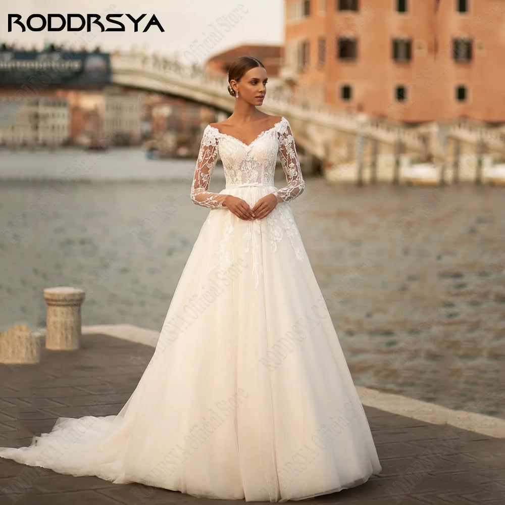 White Bridesmaid Dresses: Wedding Dresses For Woman: Long Sleeves Bride Gowns