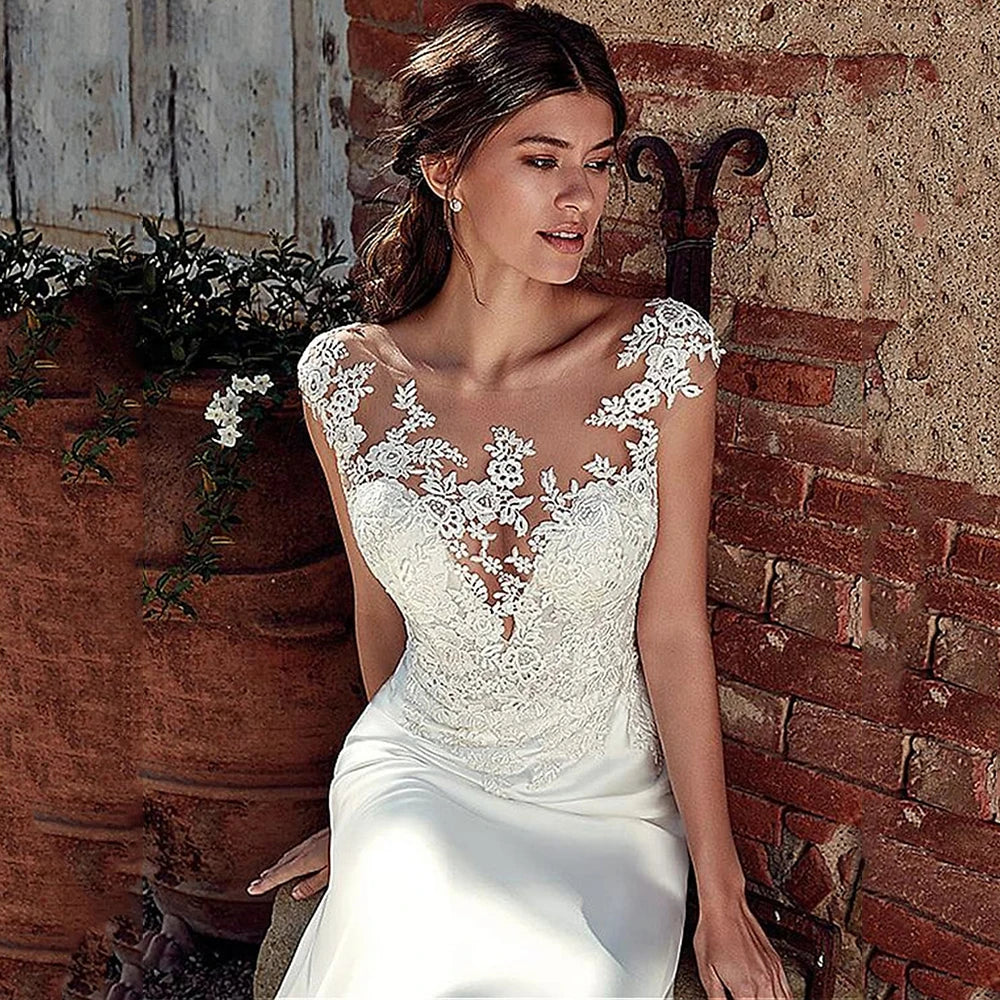 White Bridesmaid Dresses: Lace Sheath Wedding Dress Illusion Bohemian Bridal Gowns