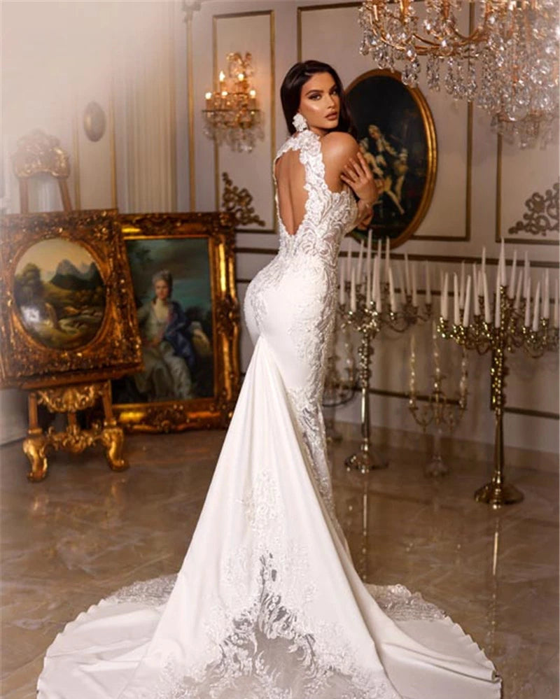 White Bridesmaid Dresses: Wedding Dress Lace Appliques Soft Satin Backless Court