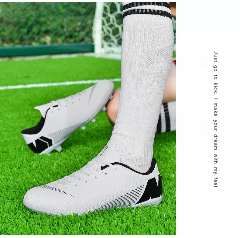 White Men's Football Boots Turf Sneakers Low-cut Soccer Shoes for Men Outdoor
