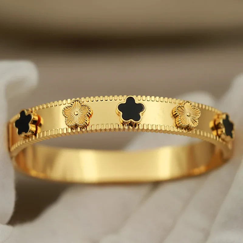 Classic Stainless Steel letter V Bangles for Women Luxury Zirconia Flower Star Bracelets Rust-proof Wrist Jewelry Gift Party