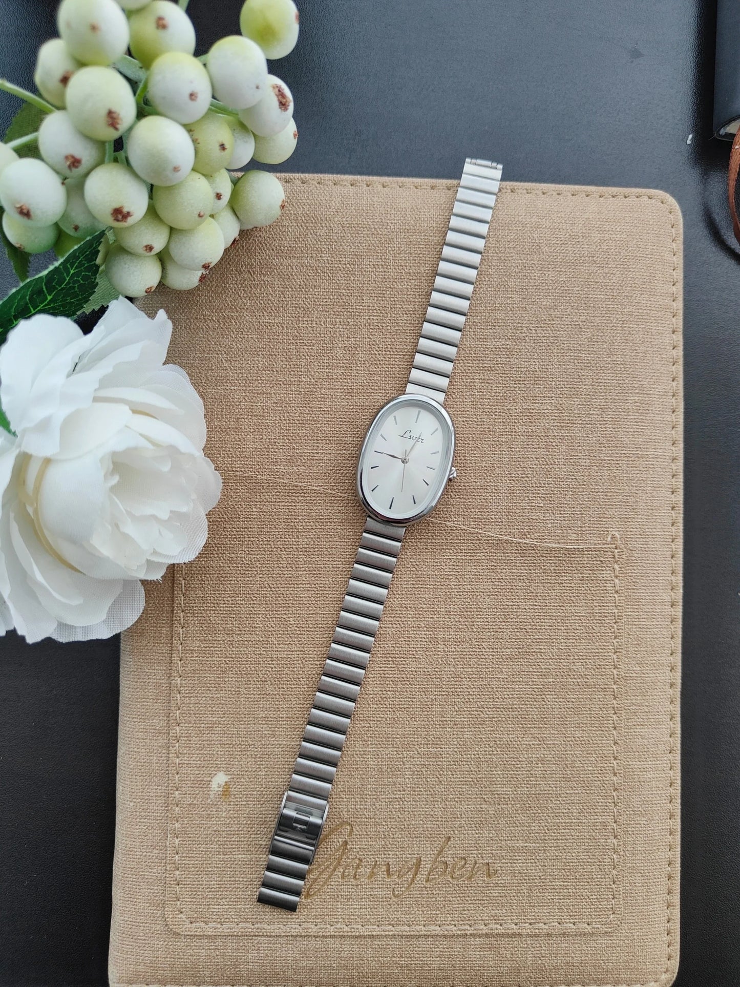 1 Piece of New Fashion Gold Bracelet Women's Watch Retro Luxury Fashion Simple Elegant Accessible Luxury Elegant Versatile Watch Women's Quartz Watch