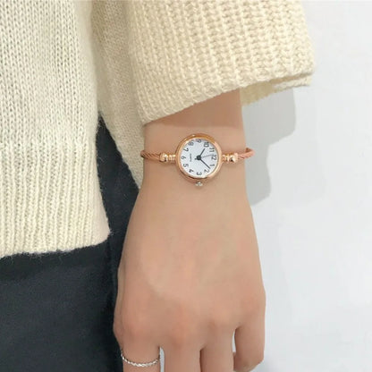 Fashion Women's Wristwatch Gold Bracelet Small Dial Elegant Watch New Cute Women Steel Bracelet Watch Quartz Wristwatch