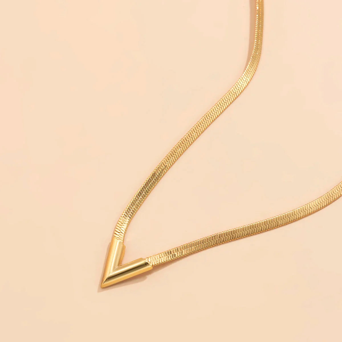 Salircon Fashion Simple Flat Snake Clavicle Chain Necklace Men Creative V Shape Pendant Choker Party Jewelry Accessories Gifts