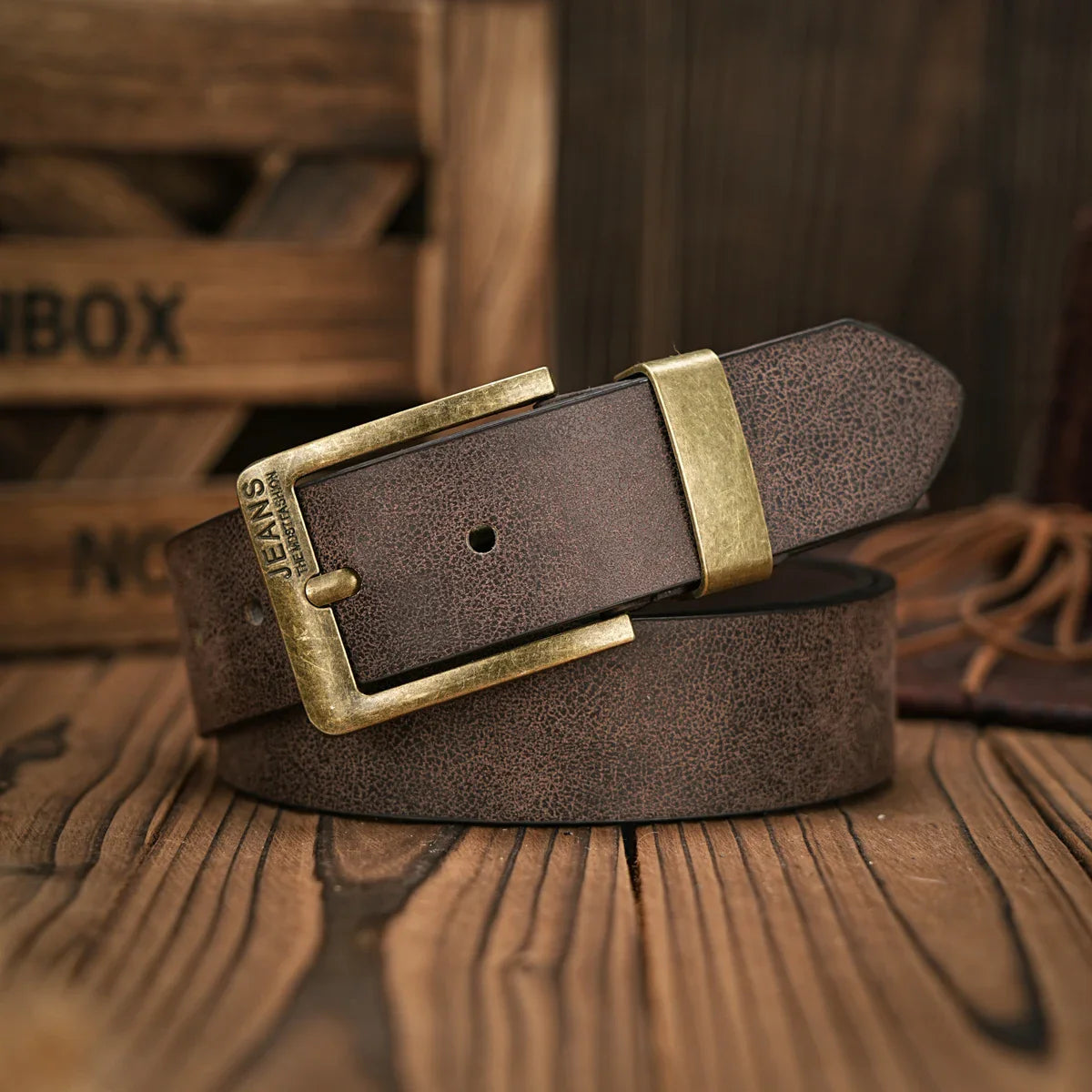A men's and women's casual retro belt Western style! PU leather belt with metal buckle, suitable for daily work wear