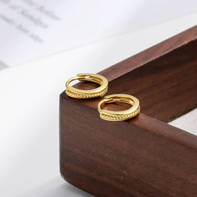 WANTME 925 Sterling Silver Simple Statement Gold Twist Huggies Ear Loops for Women Fashion Elegant Girl Hoop Earrings Jewelry