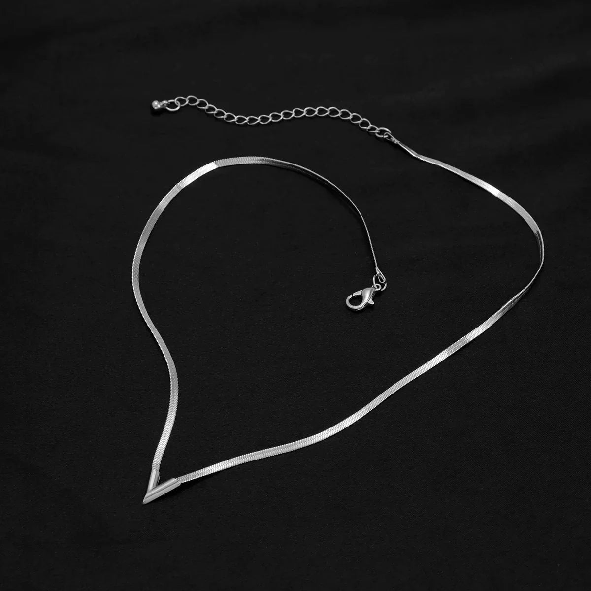 Salircon Fashion Simple Flat Snake Clavicle Chain Necklace Men Creative V Shape Pendant Choker Party Jewelry Accessories Gifts