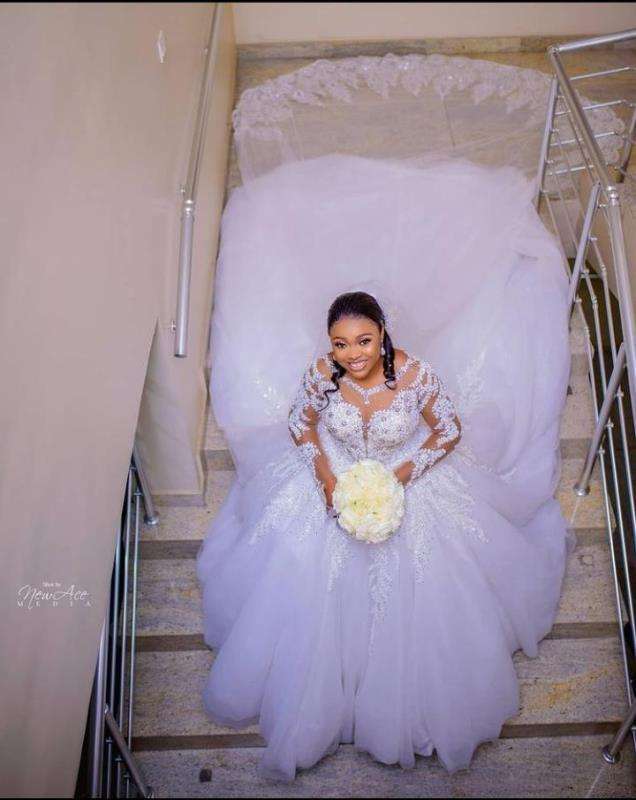 Lace Appliqued plus size dress empire Ball Gown wedding dress