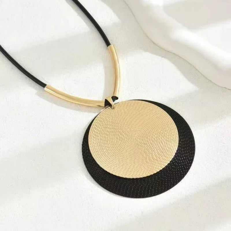Personalized Unique Design Large Round Vintage Flower Pendant Necklace Women's Bohemian Ethnic Style Jewelry Gift