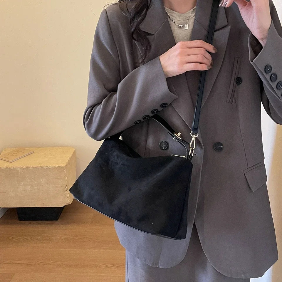 Advanced Retro Bag for Women's Textured Frosted Shoulder Bag