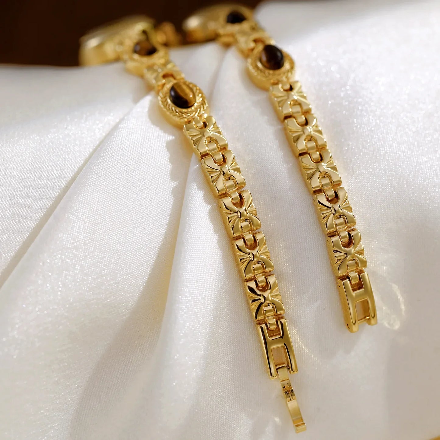 Oval Gold Women Watches Luxury Brand Dress Casual Quartz Small Dial Ladies Wrist Watches Rhinestone Gold Watches for Women 2025