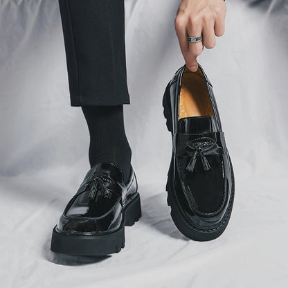 Fashion Pointed Toe Luxury Dress Shoes Men Loafers Patent Leather Tassel Black Men Formal Mariage Wedding Shoes Thick bottom