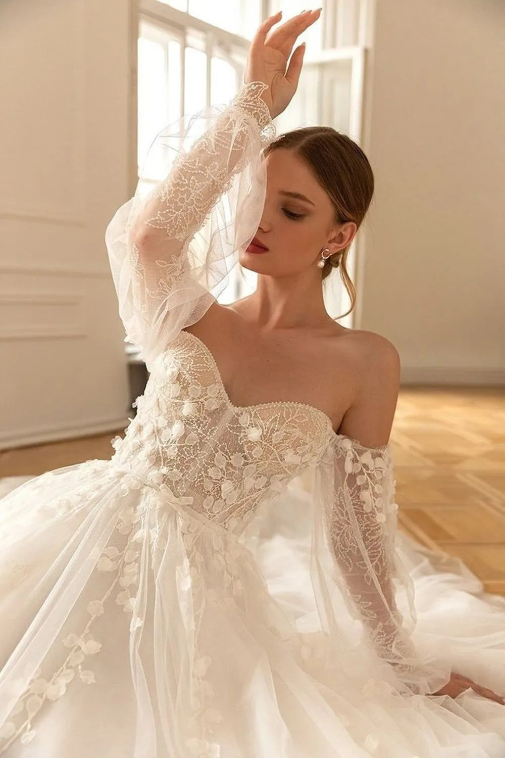 White Bridesmaid Dresses: Wedding Dress Lantern Sleeve Lace Appliques Modern