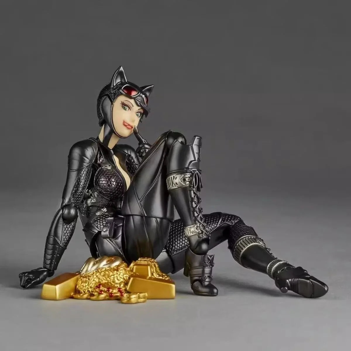 New Kaiyodo Revoltech Catwoman Dc Selina Kyle Batman Revoltech Amazing Yamaguchi Revoltech Series  Figure Model Figurine Toy
