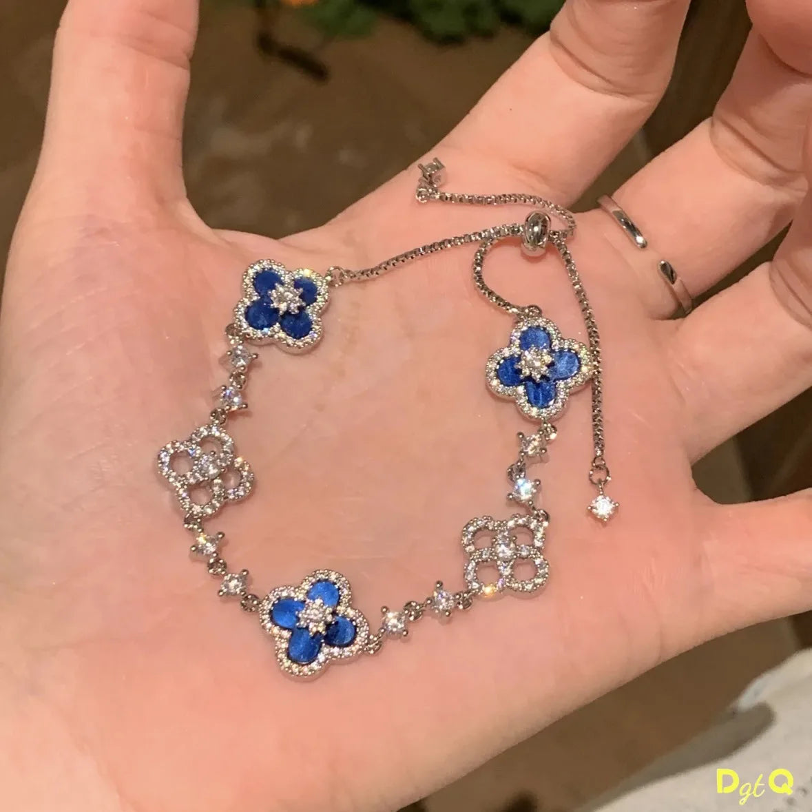 DGTQYQ Cherry Blossom Pink Mother of Pearl Clover Bracelet, Inlaid with Micro Zirconia, Hollowed Out Design Color Lucky Bracelet