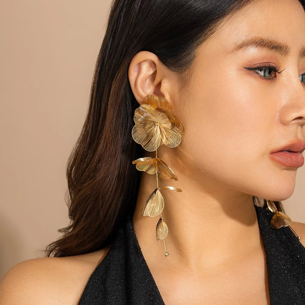 Exaggerated Temperament Metallic Texture Stereo Ginkgo Leaf Flower Imitation Pearl Tassel Dangle Earrings for Women Jewelry Gift