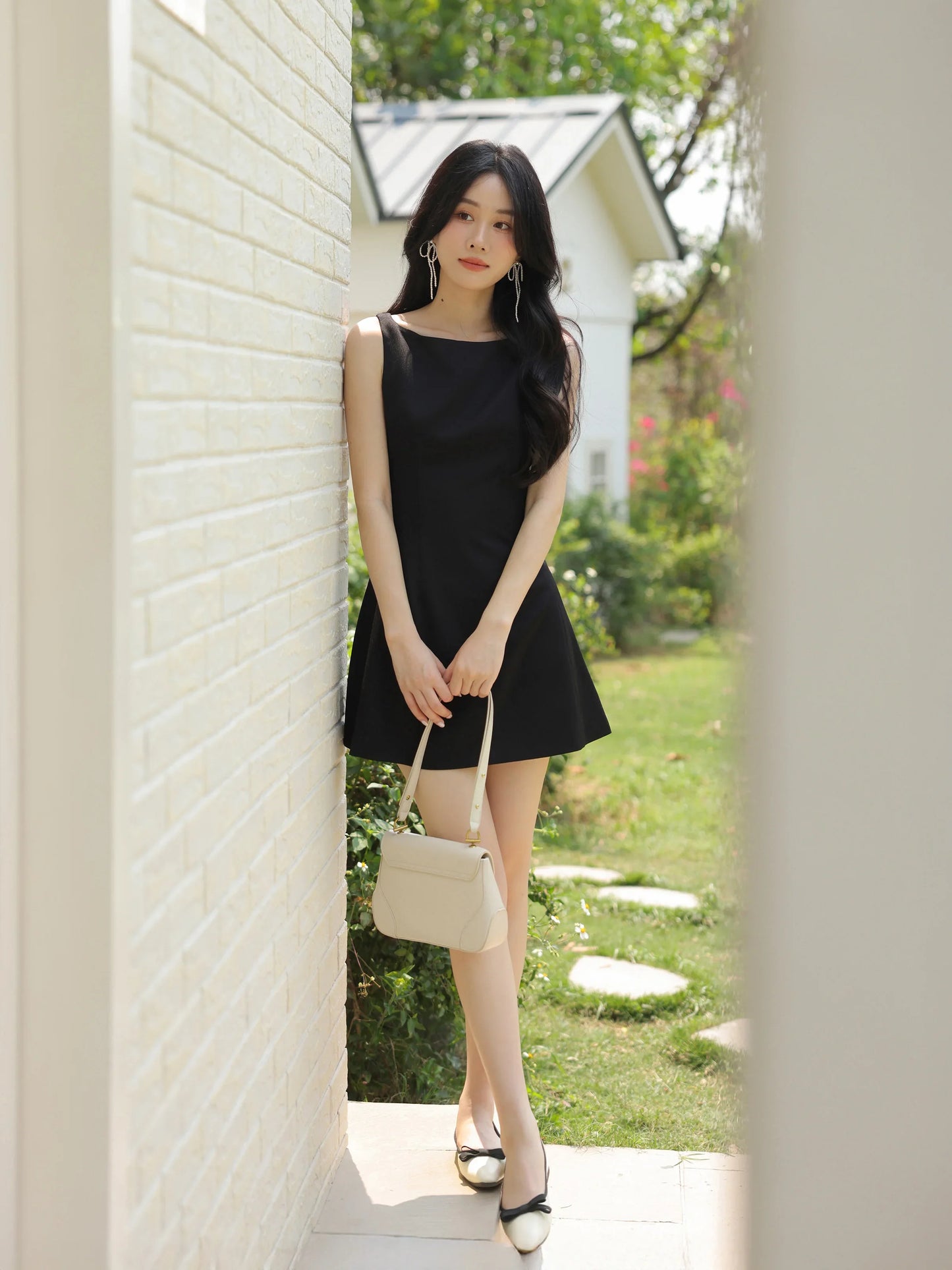 French Black Sleeveless Mini Dress Women Summer Slim Fit A-Line One-Shoulder Strap Dress Petite Elegant Casual Vacation Outfit