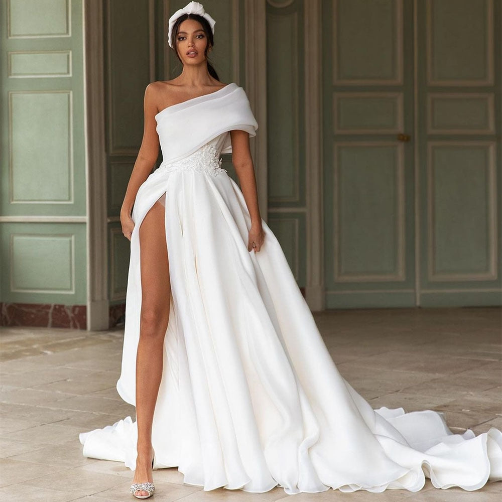 White Bridesmaid Dresses: Wedding Dresses Lace Appliques One Shoulder Bride Gowns