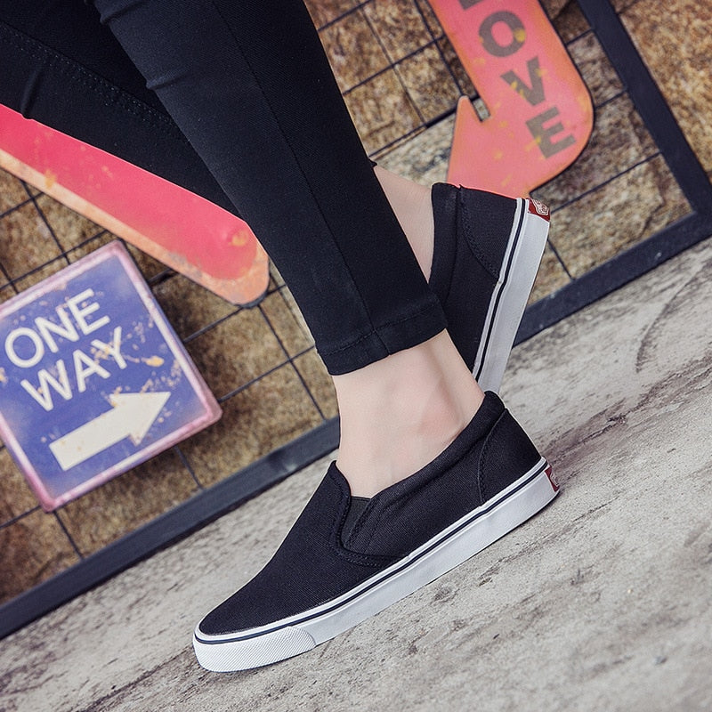 Men Casual Shoes Canvas Slip-On All Black Low Style Breathable Light Fashion