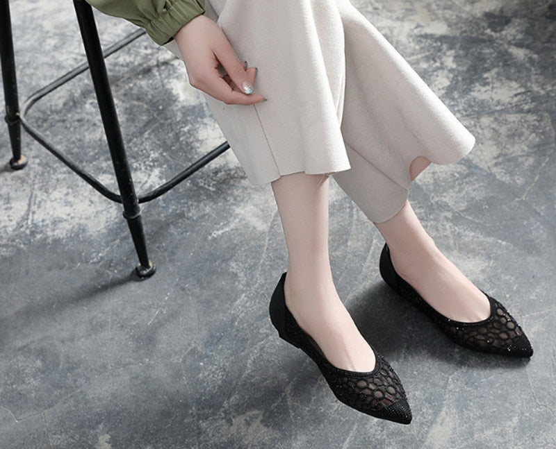 Fashionable women flat shoes