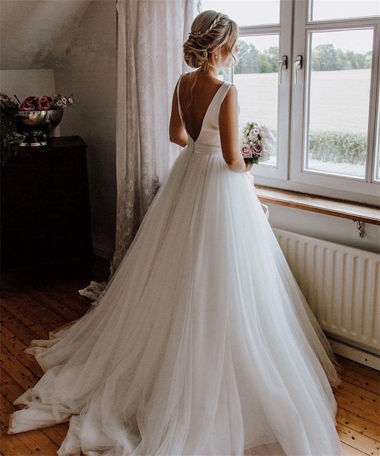 White Bridesmaid Dresses: Wedding Dress Bow-knot Design A Line Backless Sleeveless