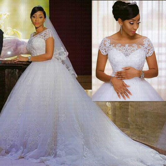 White Bridesmaid Dresses: Vintage Lace Appliques Ball Gown African Wedding Dresses