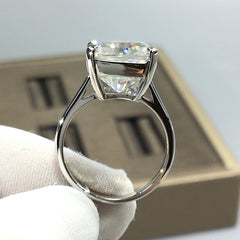 Solid 18K AU750 White Gold Ring 10CT 11×15MM Super Flash Moissanite