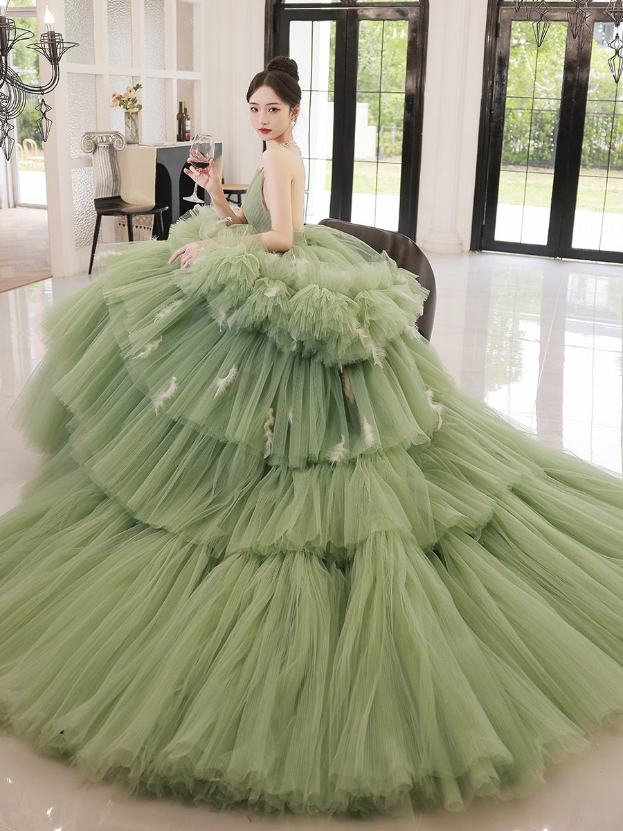 Evening wear Dresses: Green Evening Dress for Women V-neck A-line Sweep Train