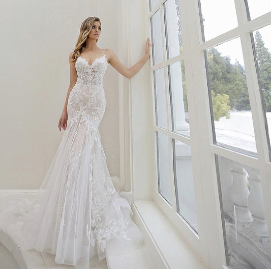 White Bridesmaid Dresses: Lace Appliques Mermaid Wedding Dress