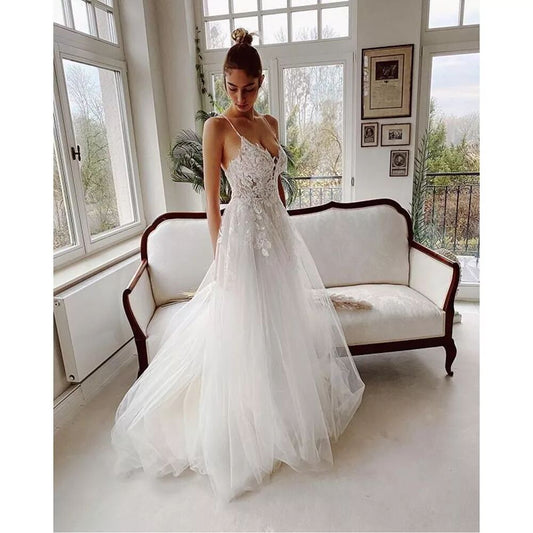 Wedding Dresses V-Neck Tulle Spaghetti Straps Outdoor Lace Appliques